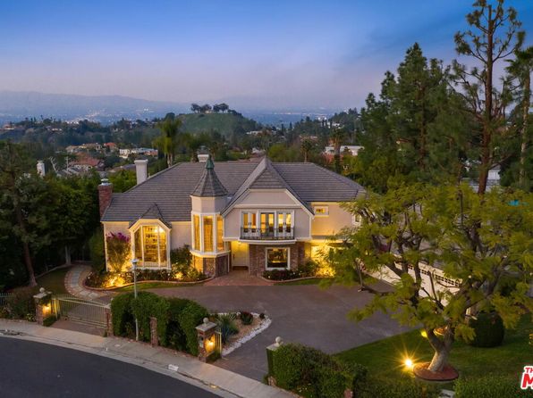 3819 Vista Linda Dr, Encino, CA 91316