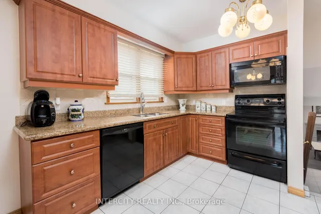 Additional image 12 of 852 Glencairn Ave