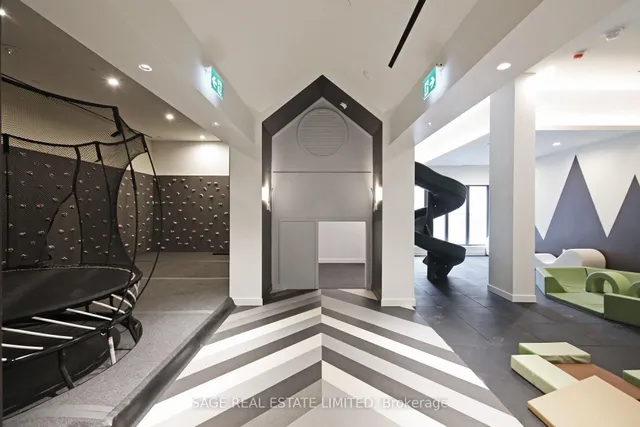 Additional image 18 of 39 Roehampton Ave Unit 3803