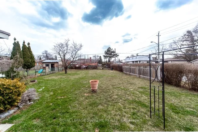 Additional image 10 of 109 Regina Ave