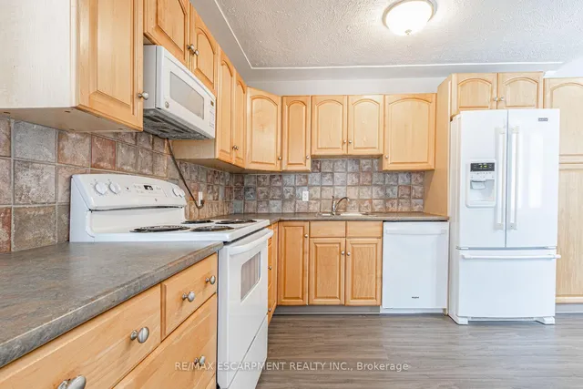 Additional image 13 of 18 MILES St