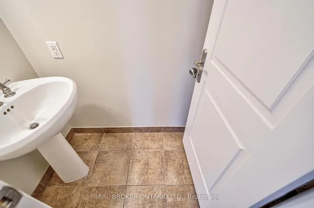 Additional image 10 of 761 Bay St Unit TH08