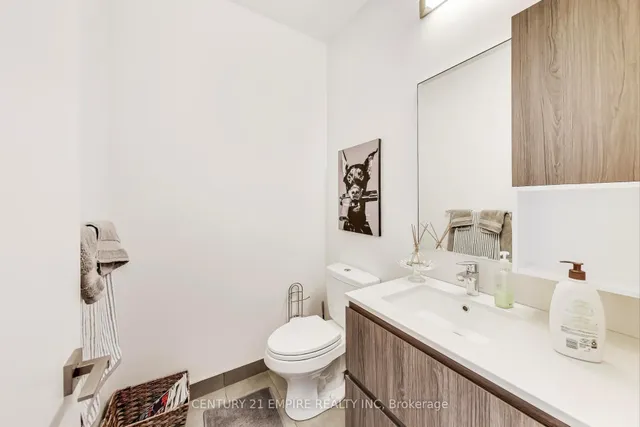 Additional image 18 of 36 Park Lawn Rd Unit 203