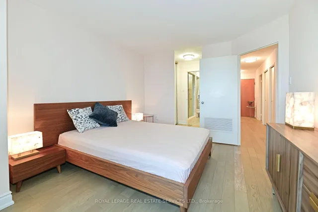 Additional image 8 of 110 Bloor St Unit 1703