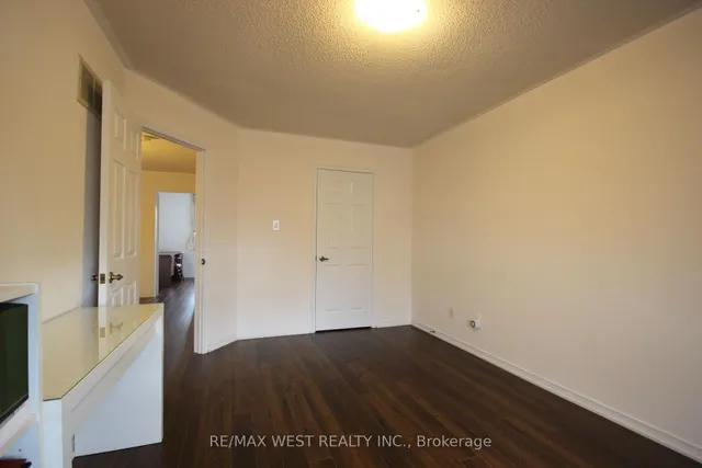 Additional image 40 of 73 Hullrick Dr