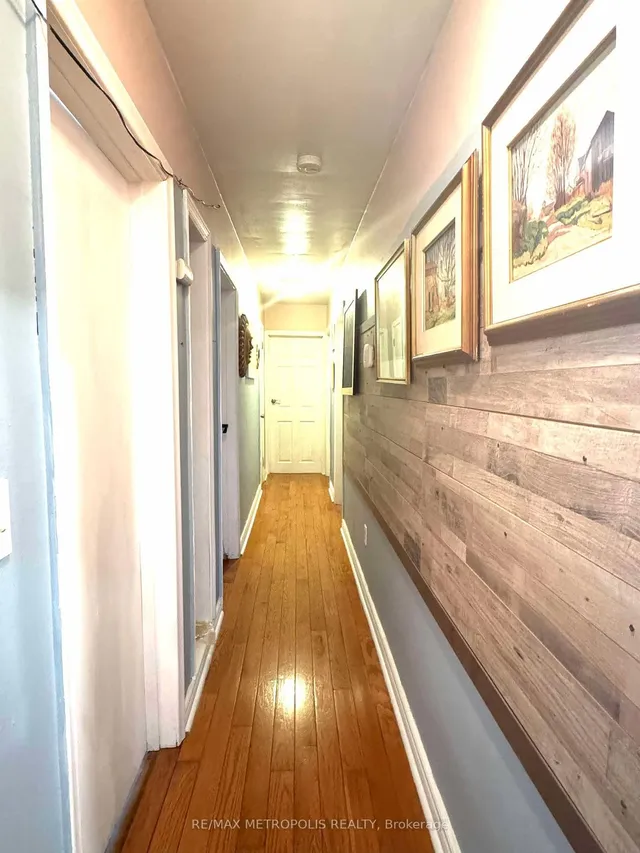 Additional image 4 of 982 Cosburn Ave