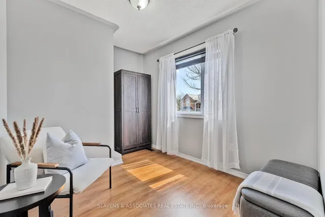 Additional image 21 of 30 Charleswood Circ