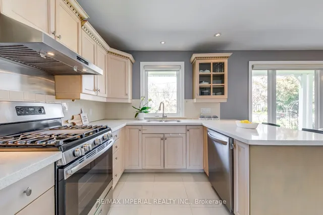 Additional image 16 of 2048 Devon Rd