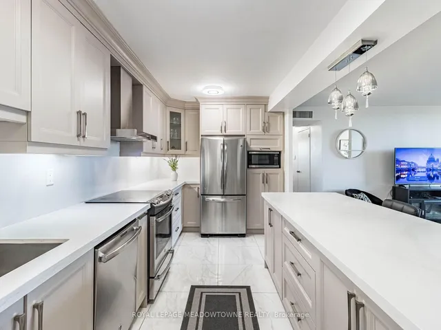 Additional image 9 of 61 Richview Rd Unit 406