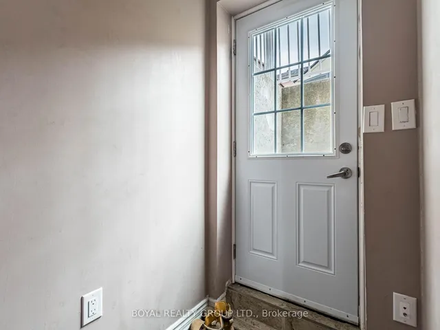 Additional image 41 of 13 Crevice Gate