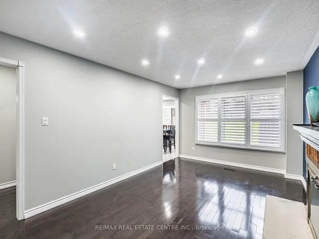 Additional image 8 of 4 Lord Simcoe Dr