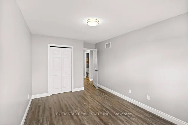 Additional image 30 of 28 Vennio Lane