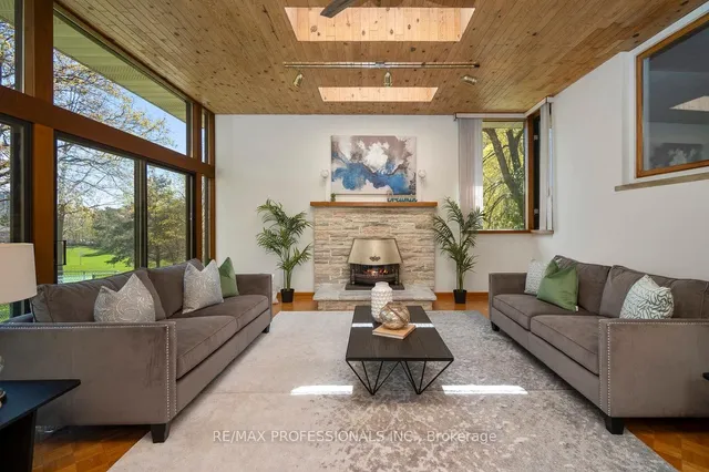 Additional image 25 of 33 Heathrow Dr