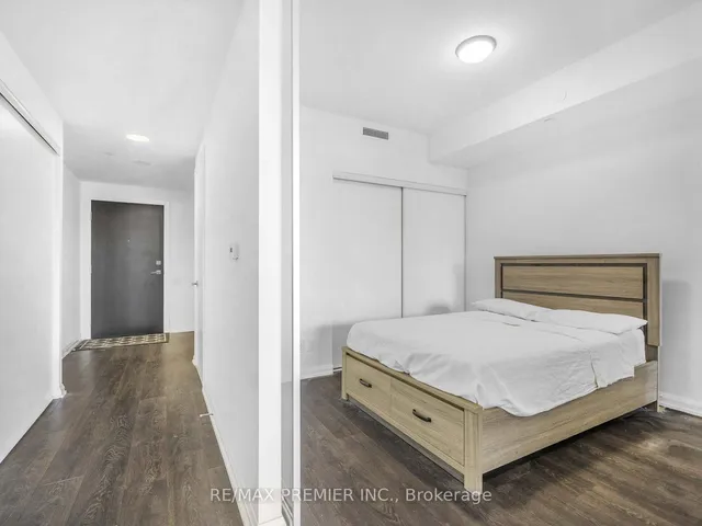 Additional image 10 of 4208 Dundas St Unit 423