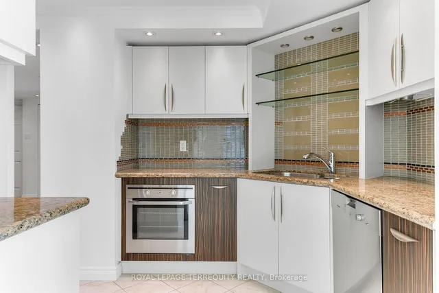 Additional image 17 of 77 Harbour Sq Unit 2707