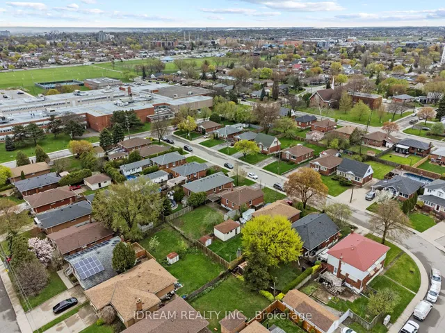 Additional image 40 of 33 Alderney Ave