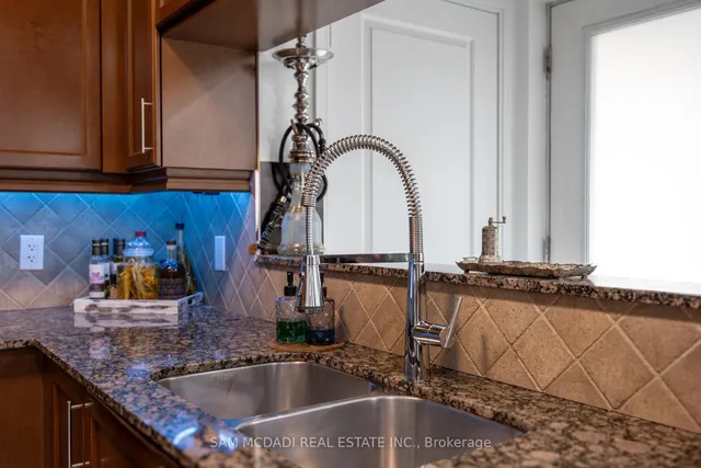 Additional image 32 of 90 Absolute Ave Unit Th119