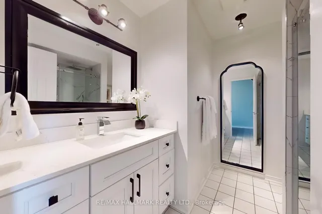 Additional image 30 of 99 Crossovers St