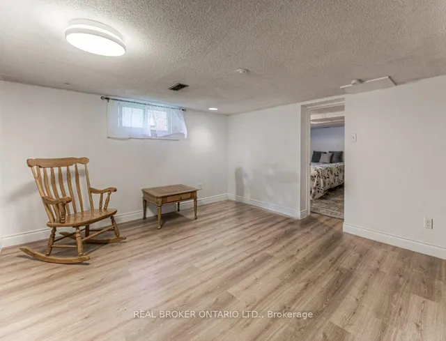 Additional image 33 of 76 Brentwood Ave