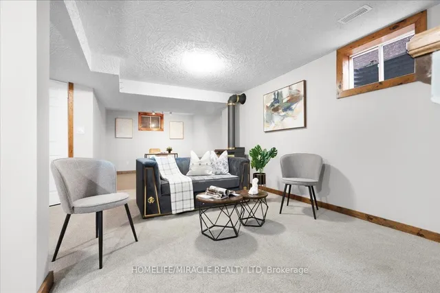 Additional image 30 of 102 Northmanor Cres