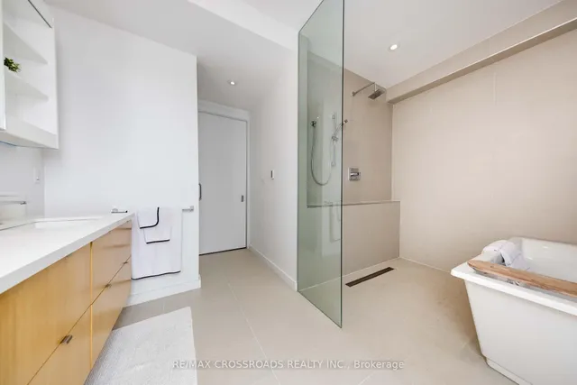 Additional image 33 of 536A Eglinton Ave