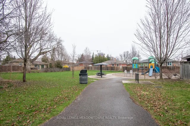 Additional image 39 of 137 Wakefield Rd