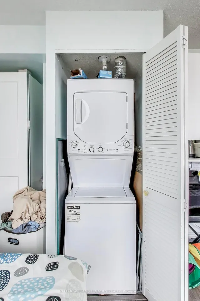 Additional image 11 of 801 King St Unit 907