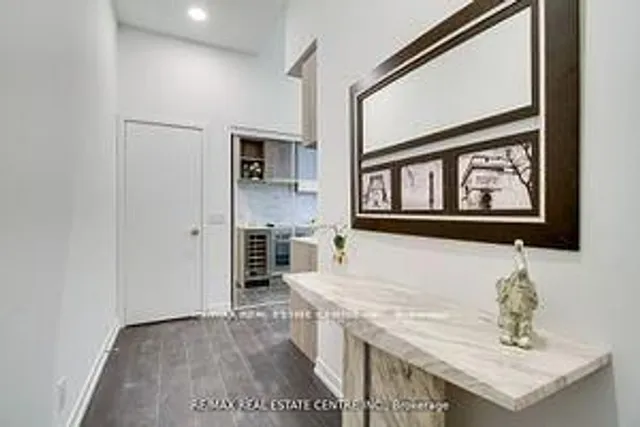 Additional image 8 of 2020 Bathurst St Unit 211