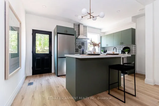 Additional image 18 of 30 Cedar Ave