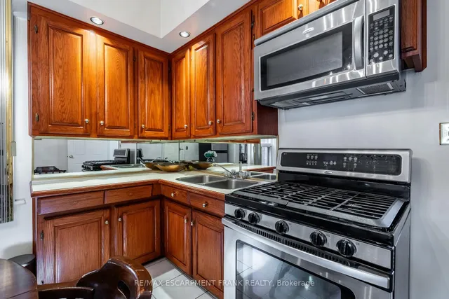 Additional image 14 of 244 HUGHSON St