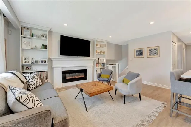 Additional image 18 of 15 Elsa Crt