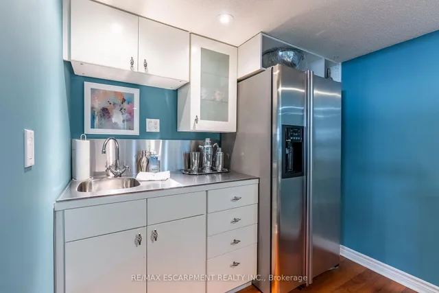 Additional image 36 of 1508 UPPER MIDDLE Rd Unit 6