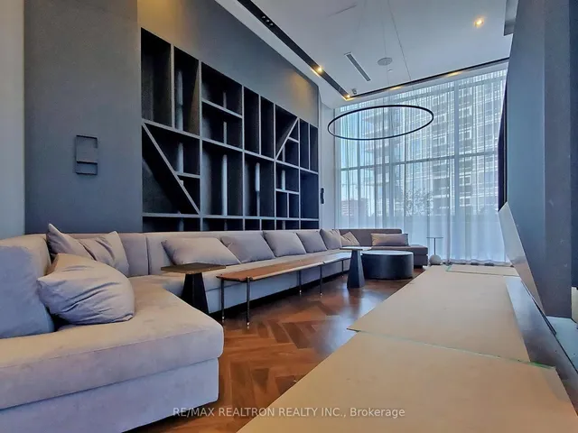 Additional image 4 of 225 Village Green Sq Unit 803