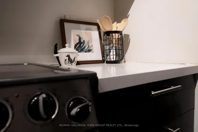 Additional image 21 of 386 Yonge St Unit 1607