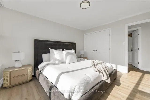 Additional image 11 of 75 Queen St Unit 1702