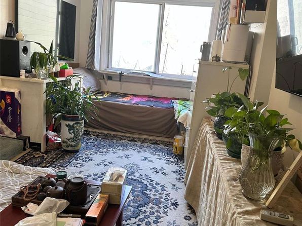 34-00 Linneaus Place, Flushing, NY 11354