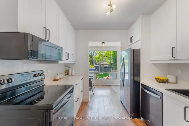 Additional image 15 of 325 Davisville Ave