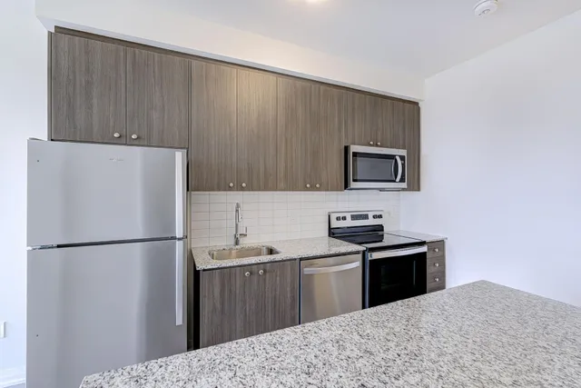 Additional image 8 of 1415 Dundas St Unit 415