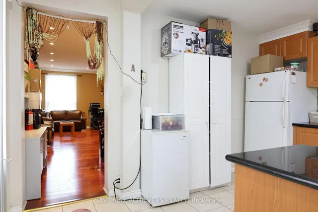 Additional image 13 of 1820 Dundas St