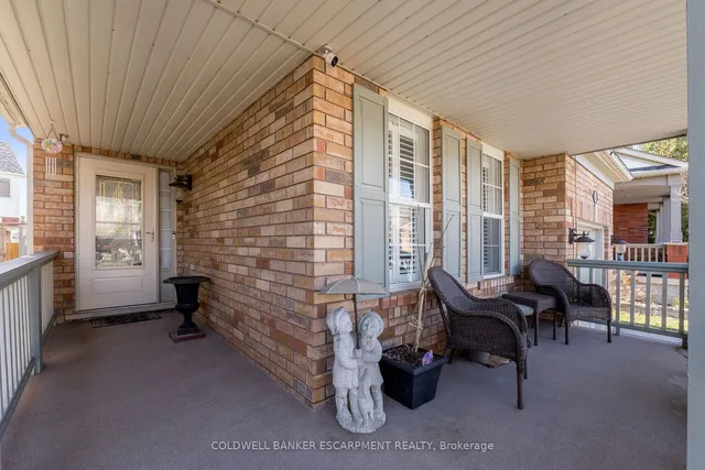 Additional image 4 of 593 Caverhill Cres