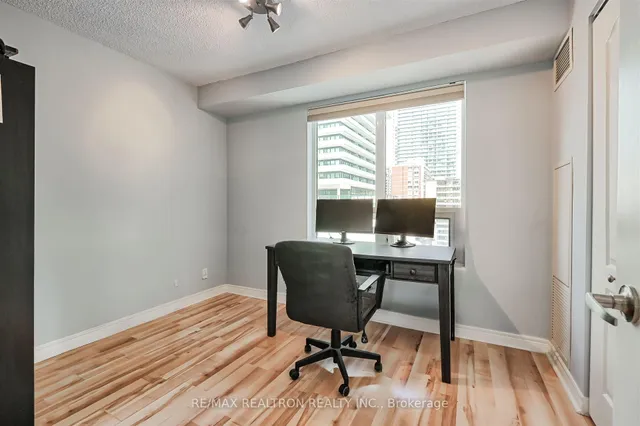 Additional image 21 of 212 Eglinton Ave Unit 803