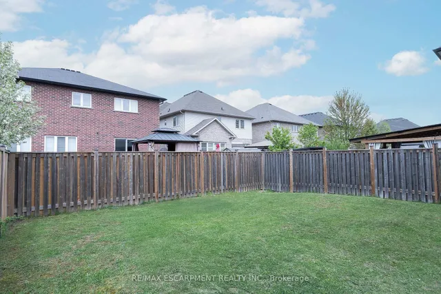 Additional image 26 of 24 Dunvegan Pl