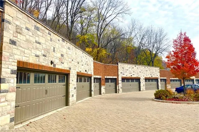 Additional image 39 of 397 King St Unit 108