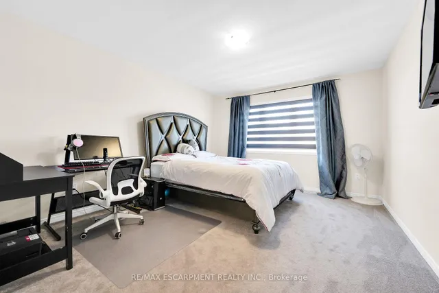 Additional image 35 of 12 Midhurst Hts