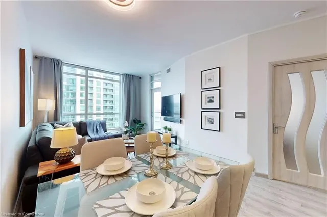 Additional image 11 of 219 Fort York Blvd