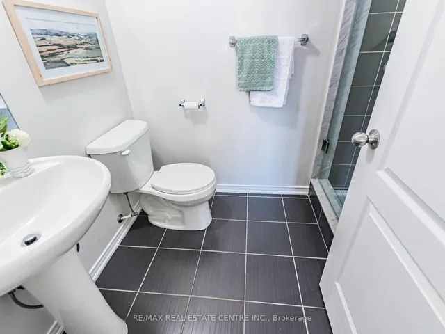 Additional image 35 of 2460 Post Rd Unit 3