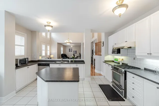 Additional image 14 of 32 Radial St