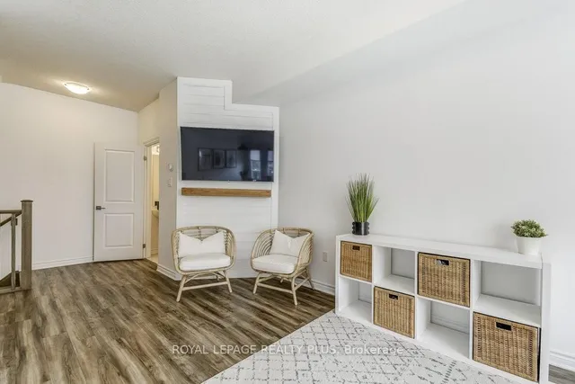 Additional image 16 of 383 Dundas St Unit 34