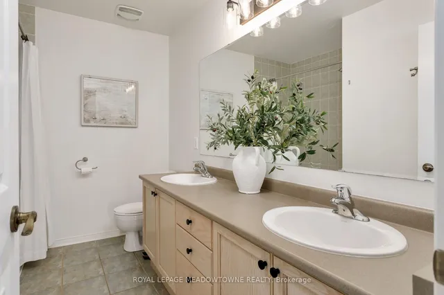 Additional image 22 of 1083 Easterbrook Cres