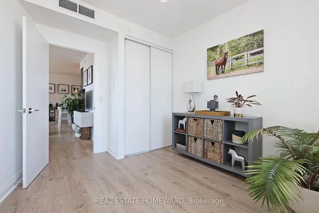 Additional image 20 of 36 Park Lawn Ave Unit 810